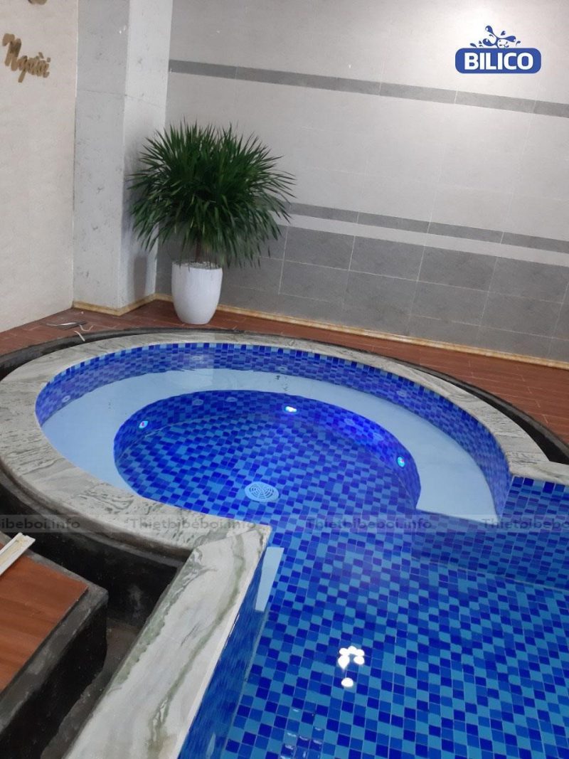 Đèn bể bơi được lắp trong bể bơi nhà chú Bình | thietbibeboi.info