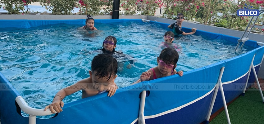 Bể bơi khung kim loại BESTPOOL có chiều cao vừa đủ dành cho các bé