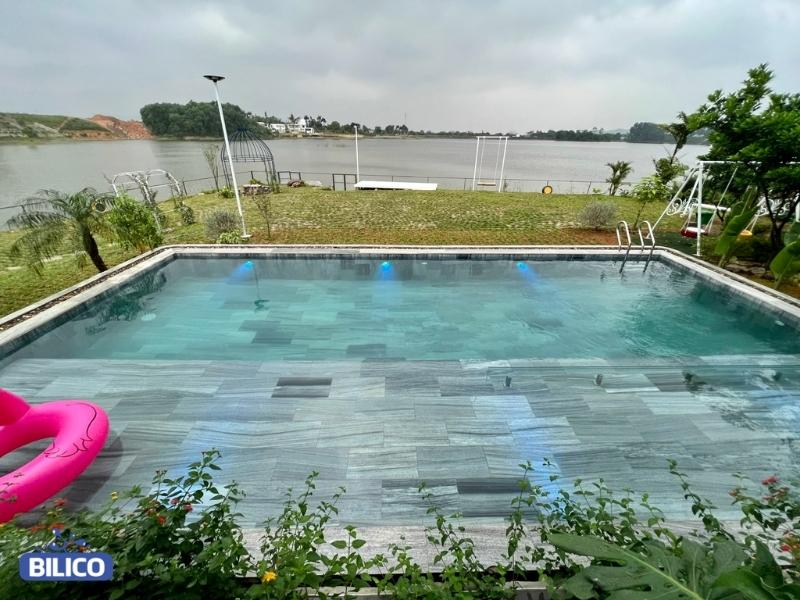 Công trình bể bơi anh Sơn tại Hồ Đồng Chanh, Hòa Bình